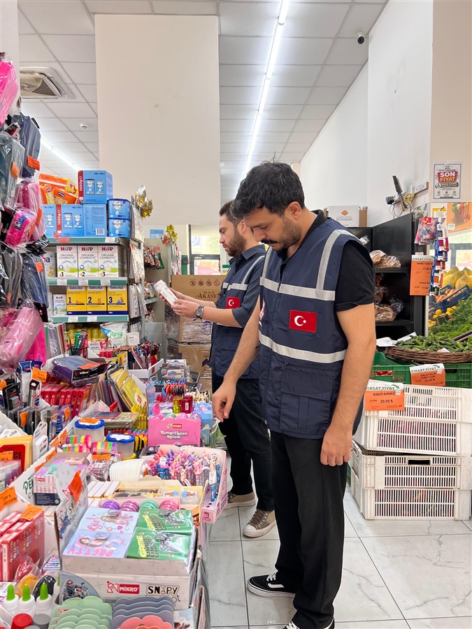 İLİMİZDE TİCARET İL MÜDÜRLÜĞÜMÜZ TARAFINDAN KIRTASİYE VE OKUL ALIŞVERİŞİ ÜRÜNLERİNE YÖNELİK FİYAT ETİKETİ DENETİMLERİ DEVAM ETMEKTEDİR.